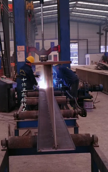 甘肃敦煌钢结构厂H型钢组立机